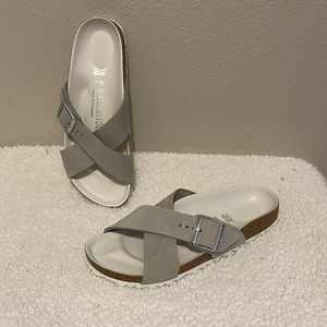 NEW Birkenstock Sandals. Gray/White. Size 38. Beautiful sandal!